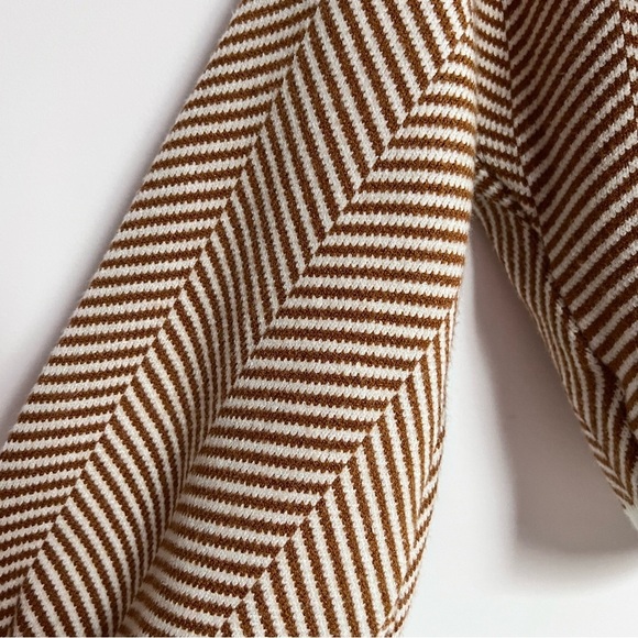 NEW Fashion Nova Brown White Cropped Cardigan Off Shoulder Sweater XS​ - Picture 8 of 15